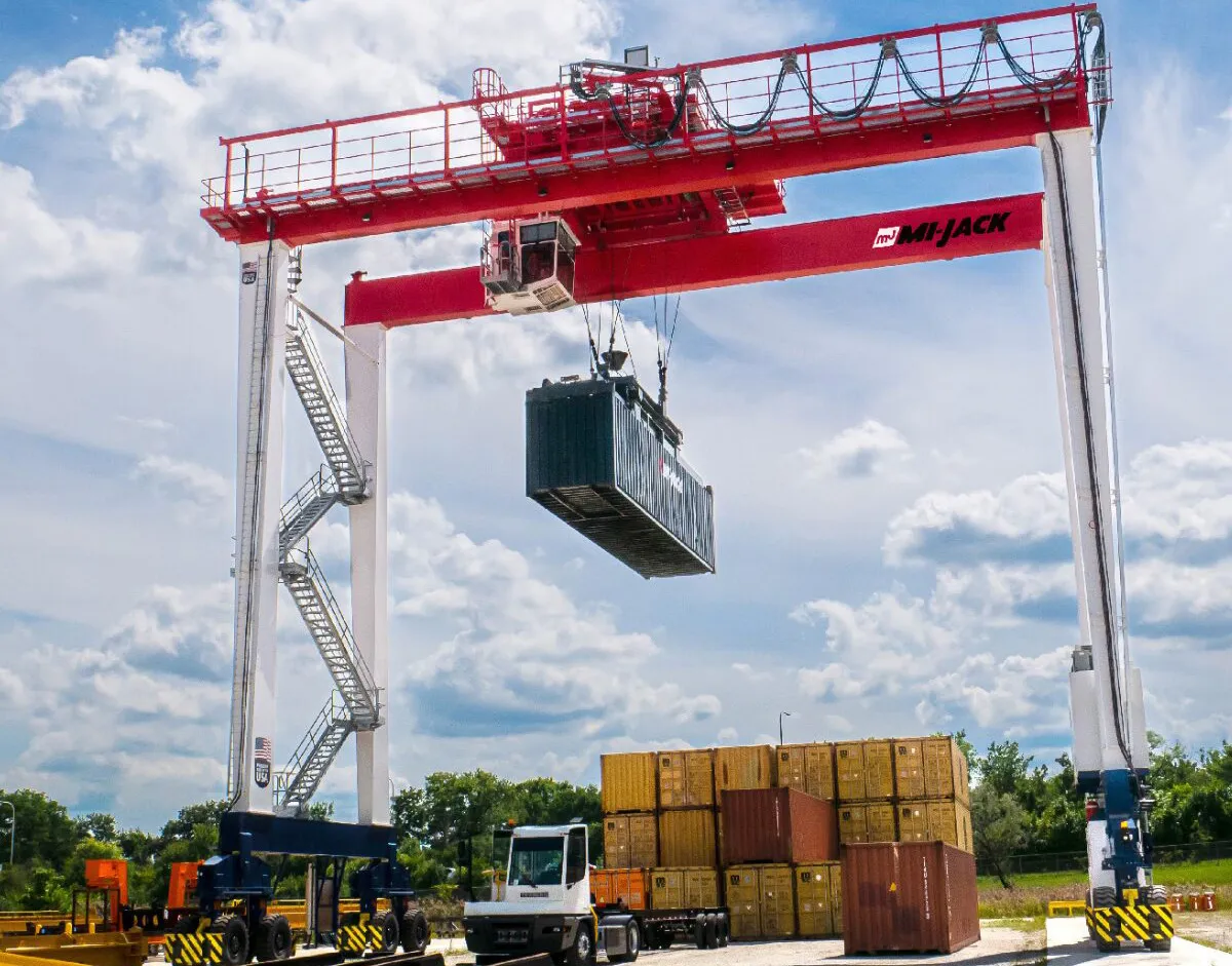 mi-jack jl1400p lifting and moving a shipping container