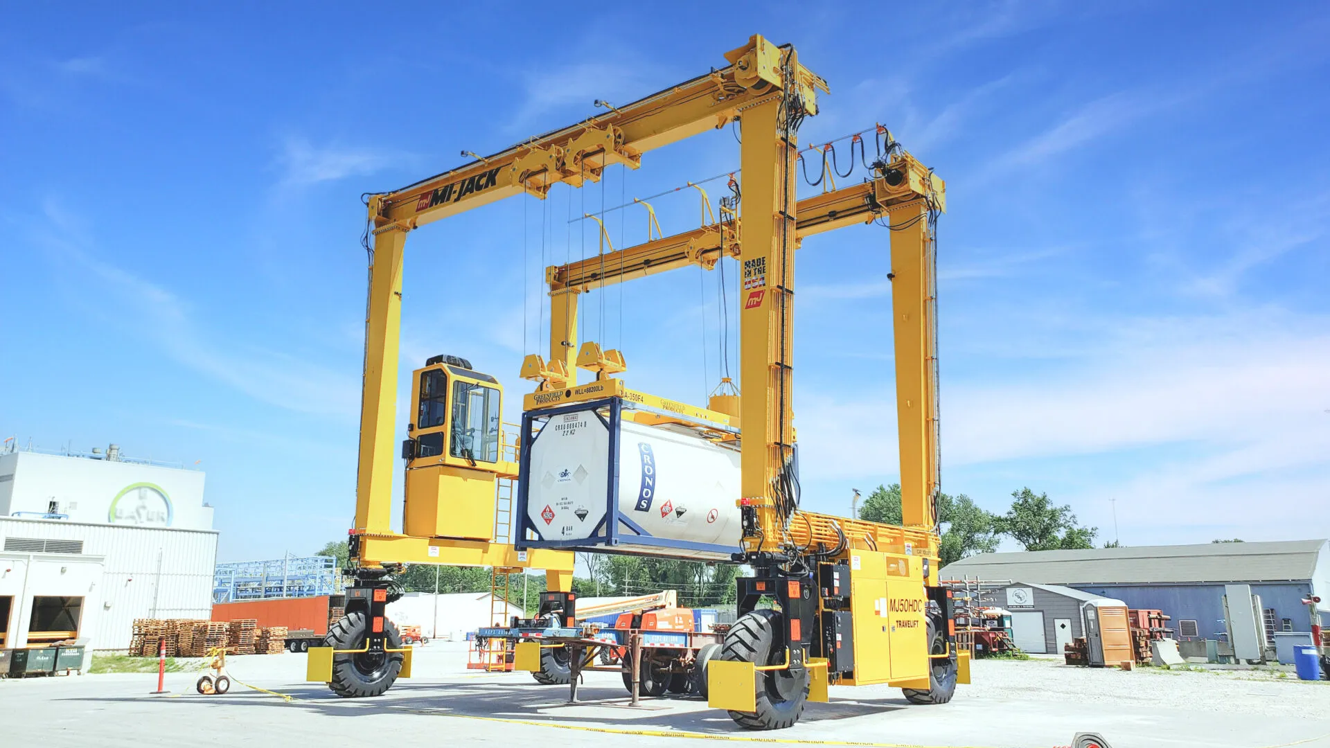 mi-jack mj50hdc travelift lifting chemical tank