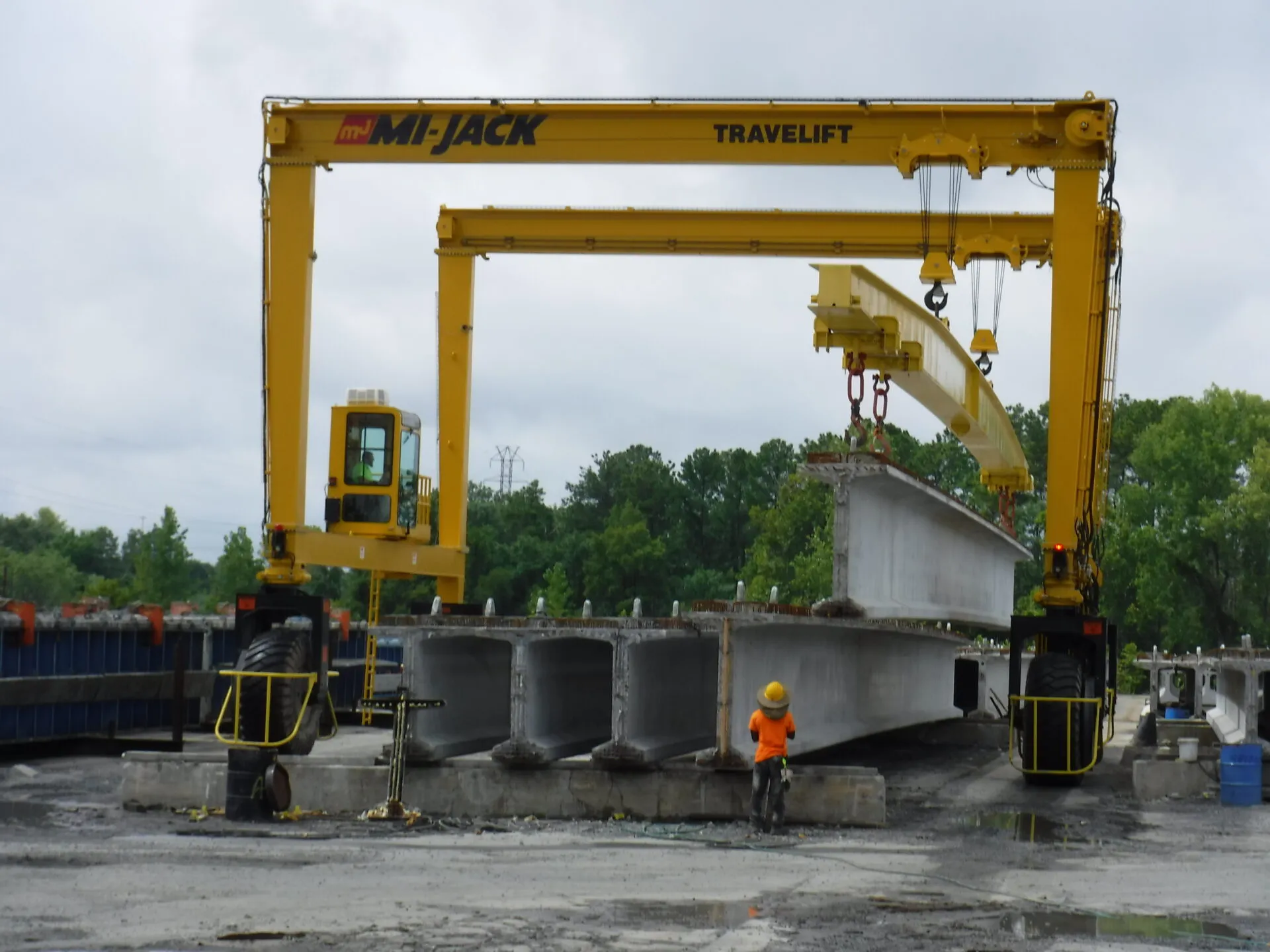 MJ85HD lifts steel beam