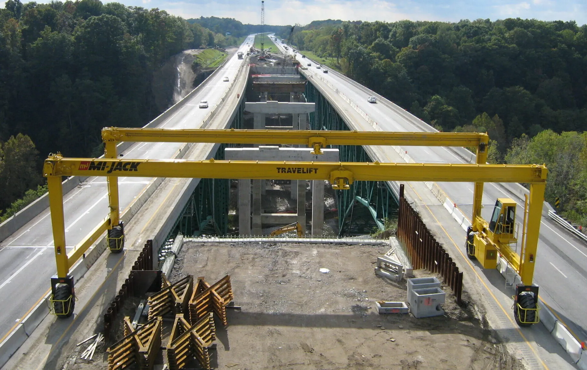 mj85hd straddles bridge construction project