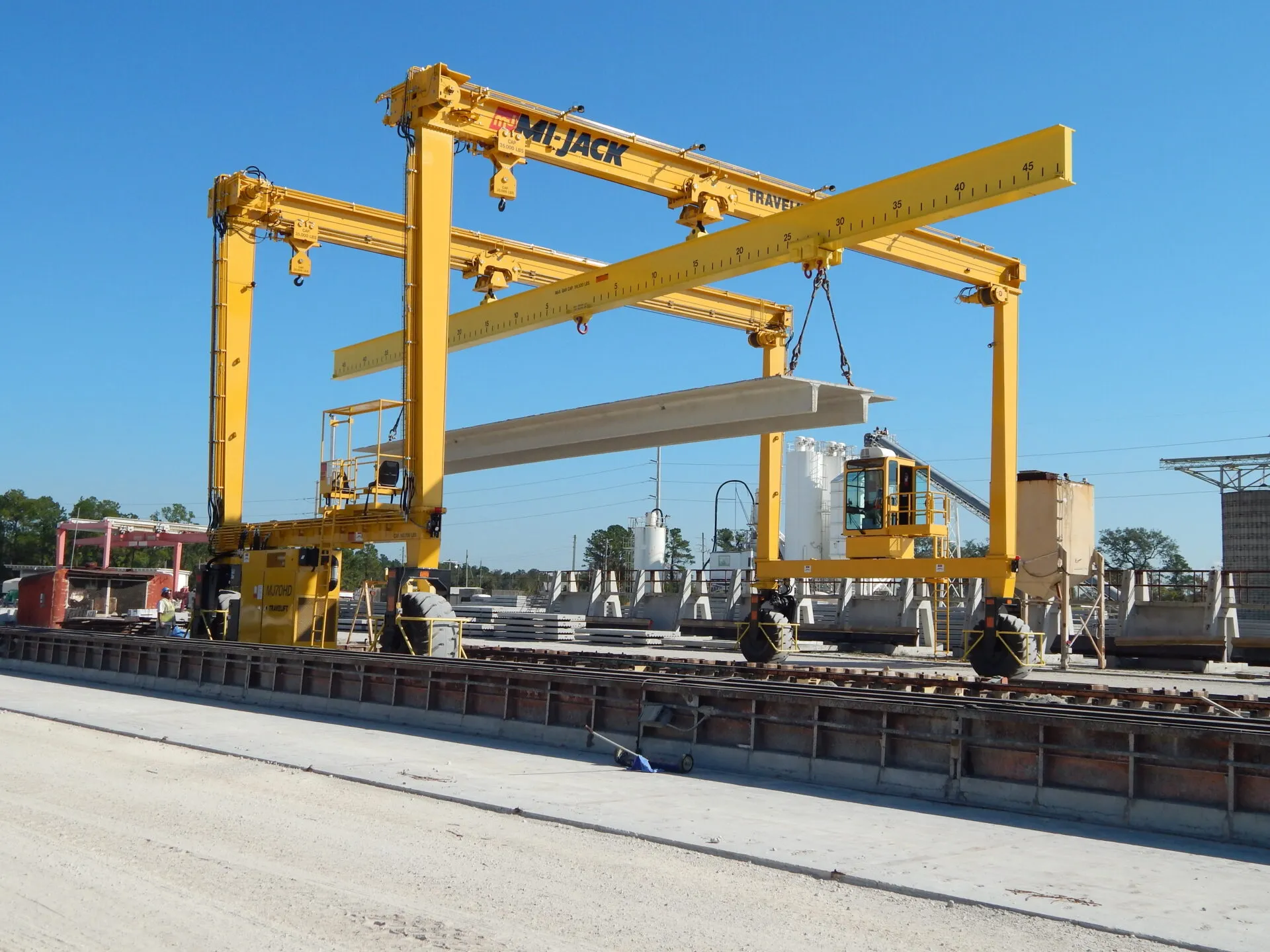a mj70hd uses lifting attachment to lift concrete slab