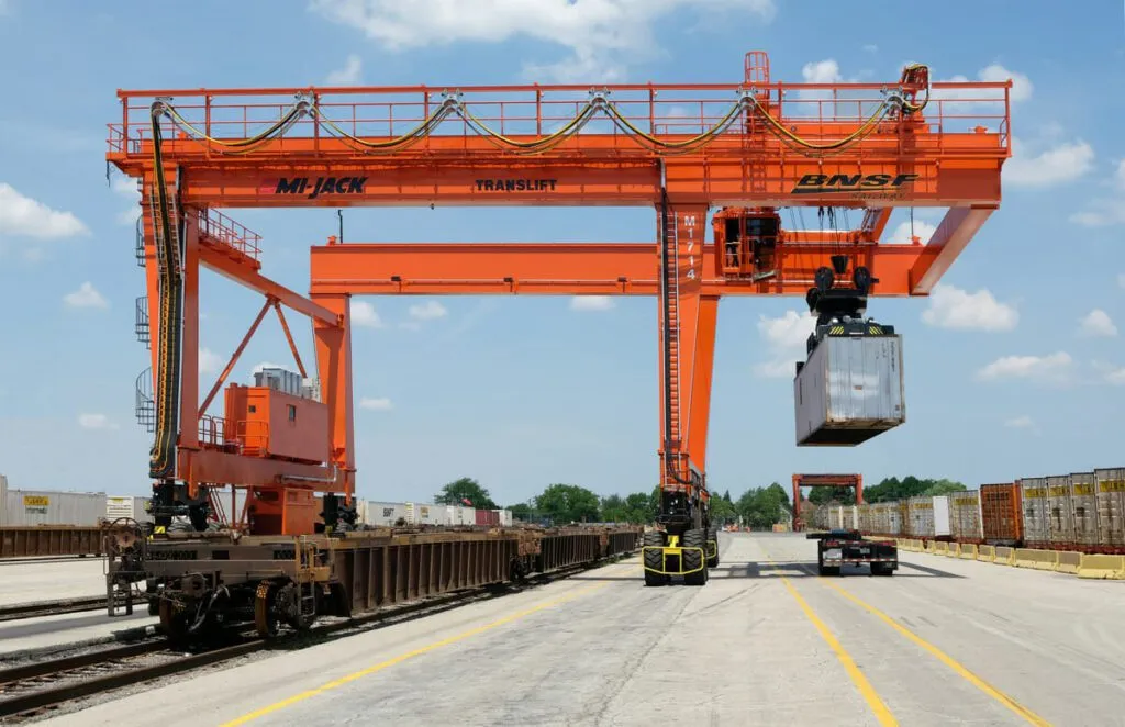 mi-jack cantilever translift rtg 1440c on site at bnsf rail