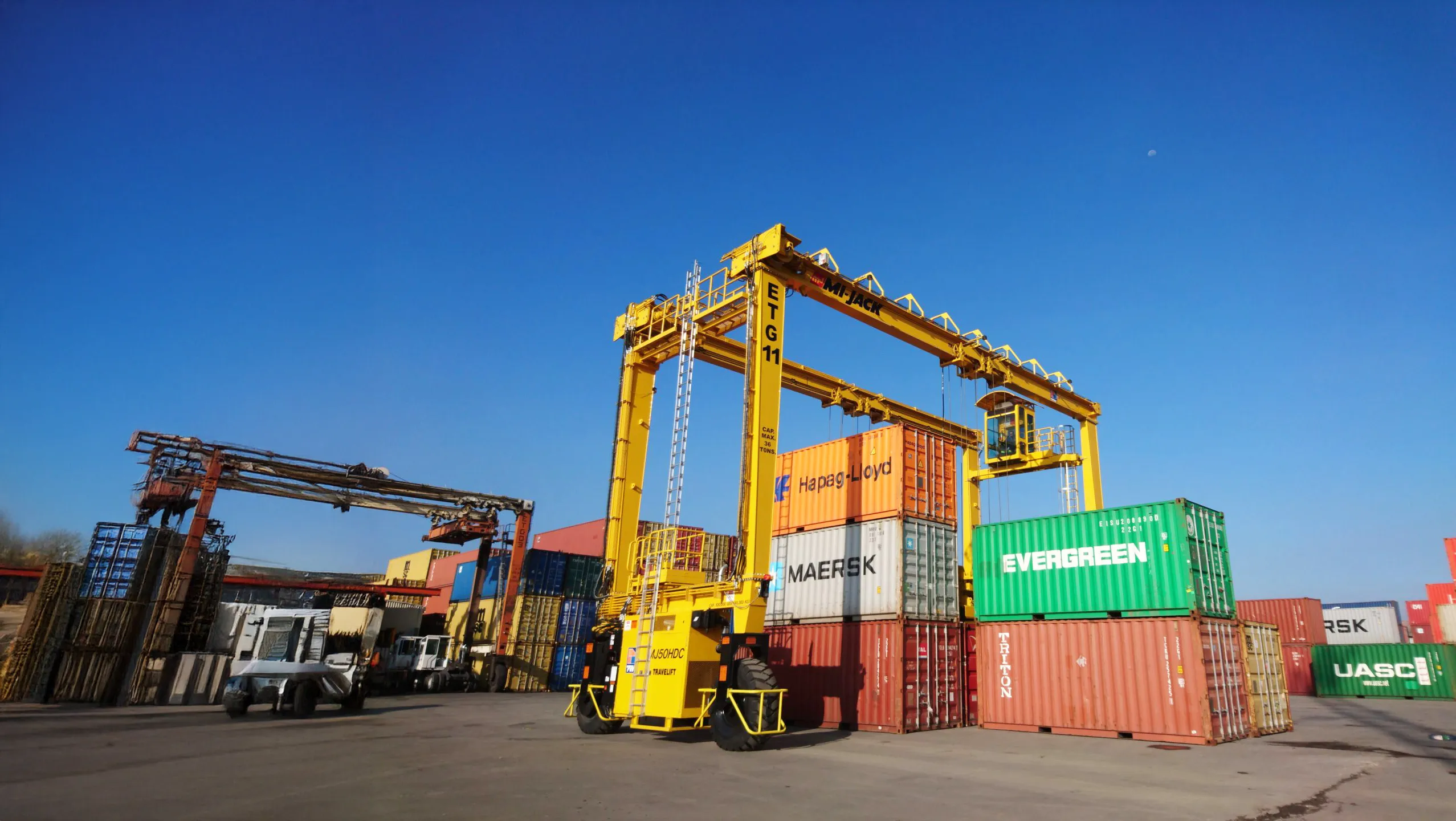 a mi-jack mj50hdc on site at port