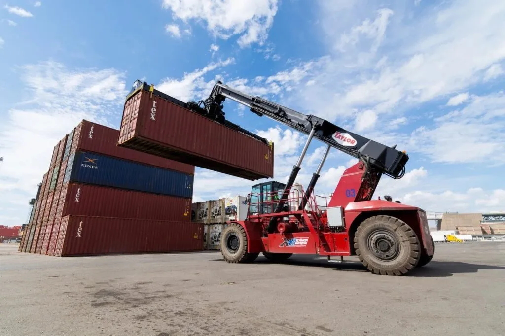 Taylor XRS-9972 moving red container