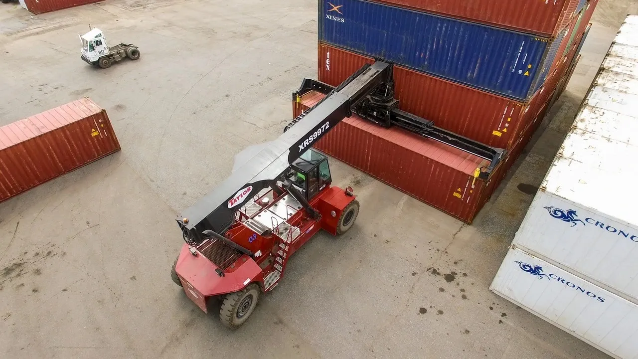 red Taylor XRS-9972 moving red container