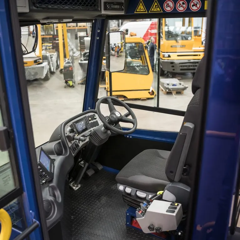 terberg yt-223 yard and terminal tractor interior view