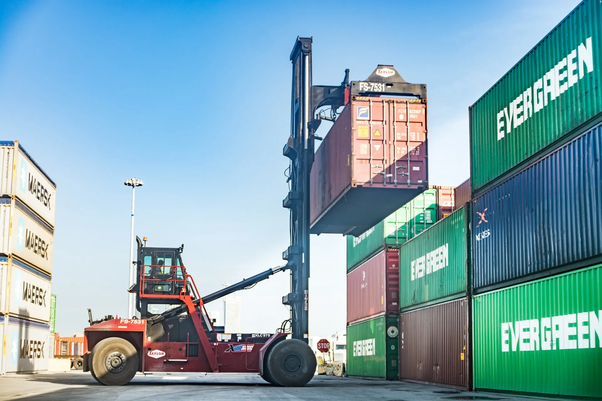 red taylor xlc-975 moving container