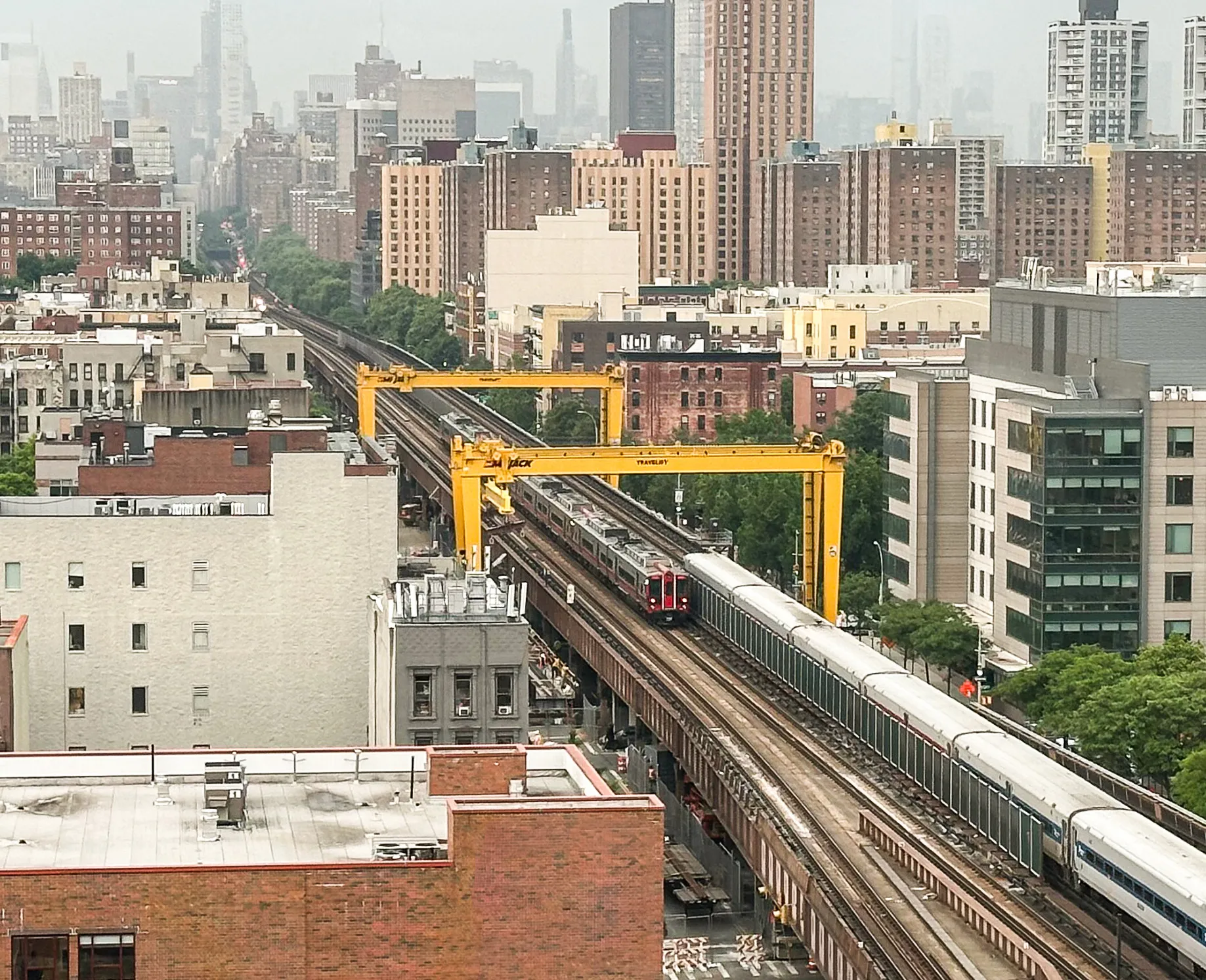 yellow mj200hd travelift straddling nyc bridge project